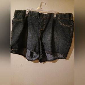 Plus size 26 pull on Jean shorts